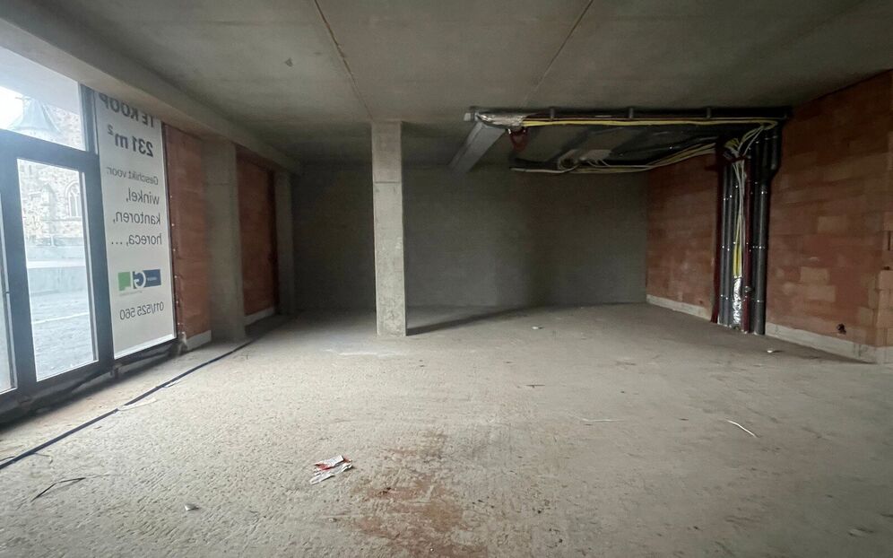 Individual shop for rent in As
